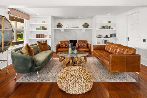 Montecito Hamptons Style Gated Resort - Steps from the Beach in Montecito, USA