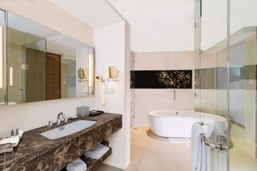 room detail thumbnail 2