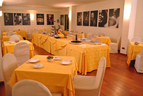 Deco Hotel - image 13