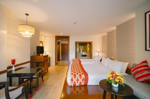 room detail thumbnail 1