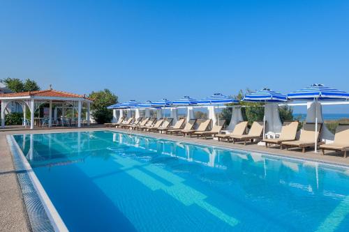 Nirvana Beach Hotel - image 12
