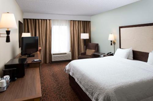 Hampton Inn Troy - image 9