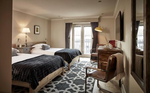 2 double beds