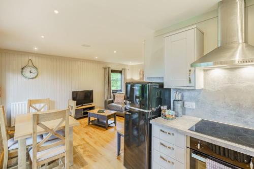 Konyha, Birch Lodge 23 with Hot Tub in Newton Stewart