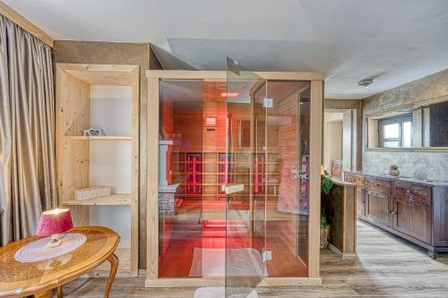 ซาวน่า, Holiday house Marinela with Private Pool and Fenced Garden in ราเดติชิ