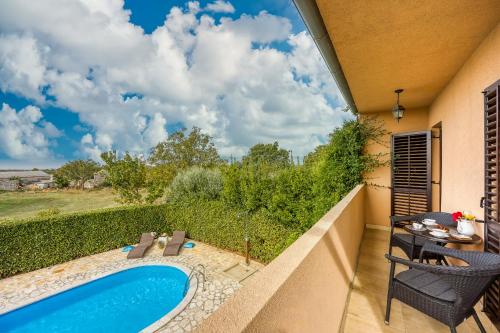 ระเบียง/ชานเรือน, Holiday house Marinela with Private Pool and Fenced Garden in ราเดติชิ