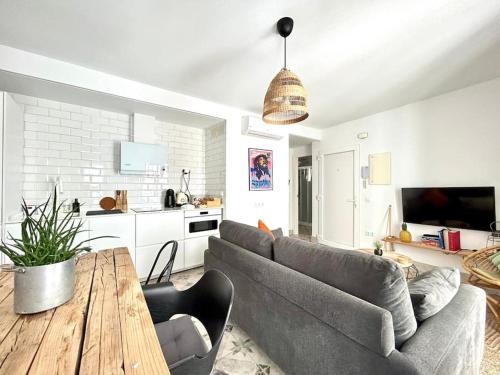 One-Bedroom Apartment image 10