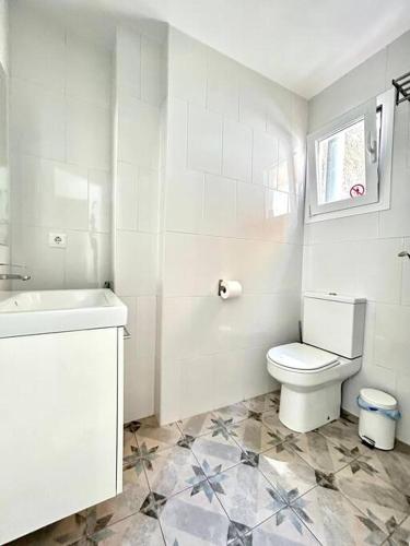 One-Bedroom Apartment image 1