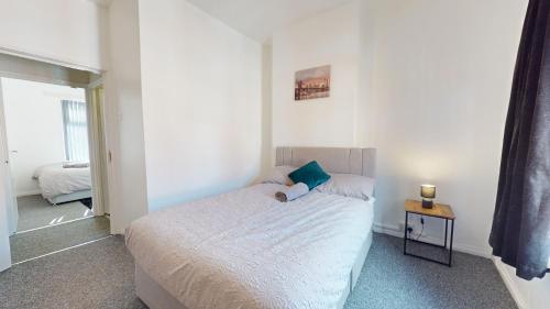 Amazing and Immaculate 2-Bed House in Manchester gîte à louer Ryder Brow Railway Station