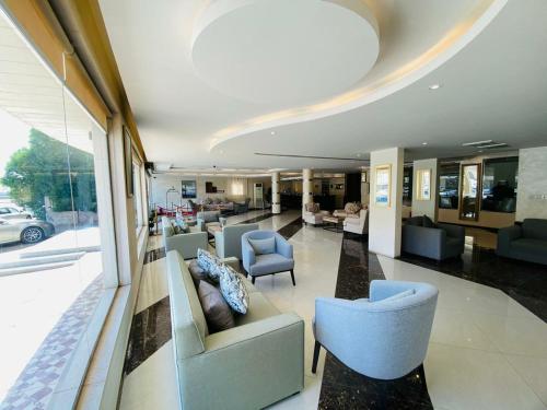 Utvendig, Towlan Khurais in An Nadhim