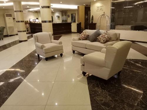 Utvendig, Towlan Khurais in An Nadhim