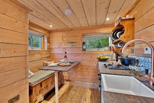 Konyha, Finest Retreats - Cosagach Falls Cabin in Aigas