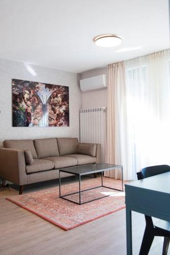 Madrid: A modern 2-bedroom apartment with parking