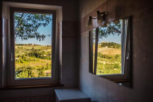Chalet con Piscina "Il Girasole" Relax in Campagna in Sant' Ippolito