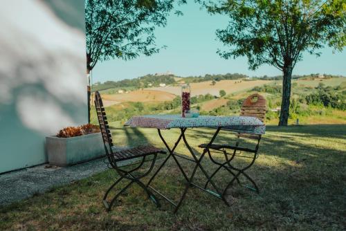 Chalet con Piscina "Il Girasole" Relax in Campagna in Sant' Ippolito