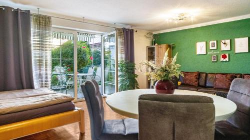Superior One-Bedroom Apartment