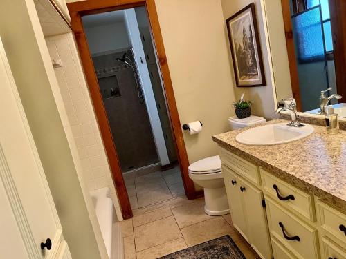 Birmingham House - Updated and Spacious