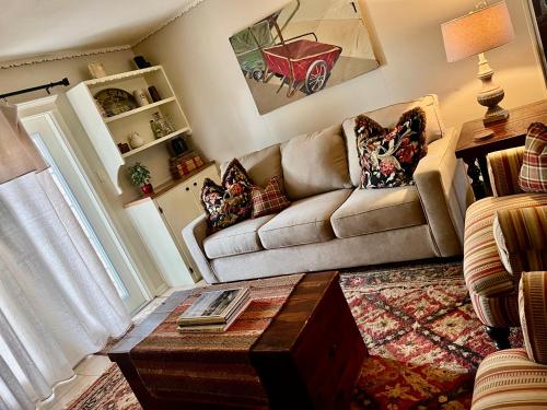 Birmingham House - Updated and Spacious