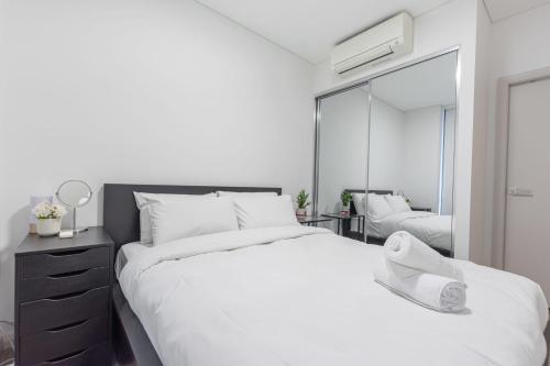 Cosy minimalism 2BD Apt near Sydney Olympic Park - main image