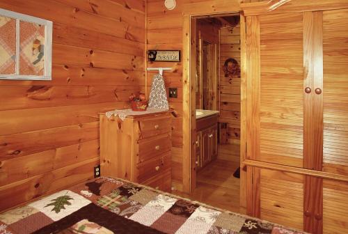 A Bit of Heaven Cabin in Cosby, USA