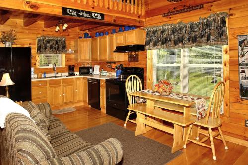 A Bit of Heaven Cabin in Cosby, USA