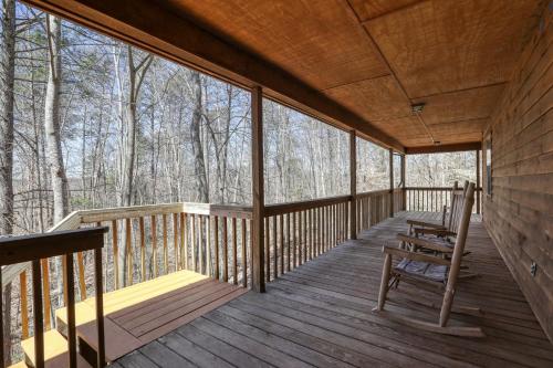 Into the Wild Cabin in Cosby, USA