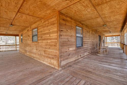 Into the Wild Cabin in Cosby, USA