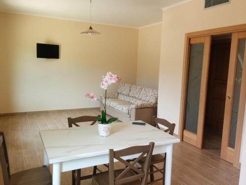 2 bedrooms, 4 beds