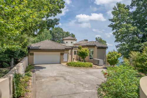 Sunset Villa with Panoramic Mountain Views