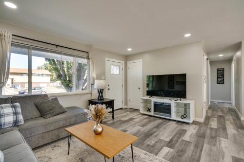 Quiet Pueblo Home with Pool Table, 5 Mi to Downtown! in 南門