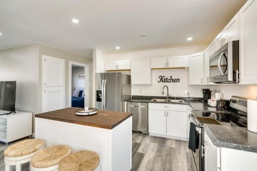Quiet Pueblo Home with Pool Table, 5 Mi to Downtown! in 南門