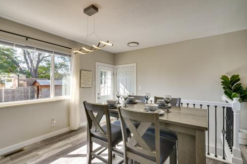 Quiet Pueblo Home with Pool Table, 5 Mi to Downtown! in 南門