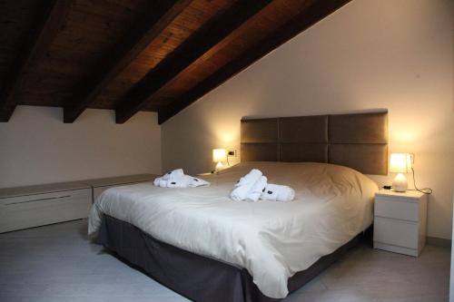 3 twin beds