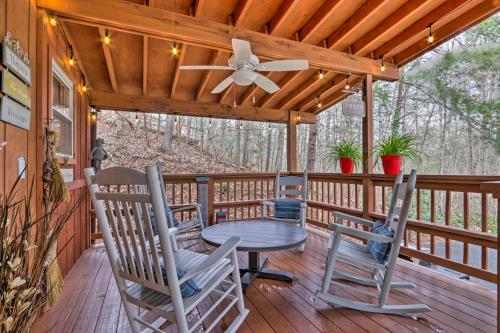 Cozy Cabin with Mtn Views - 5 Miles to SkyLift Park! - image 2
