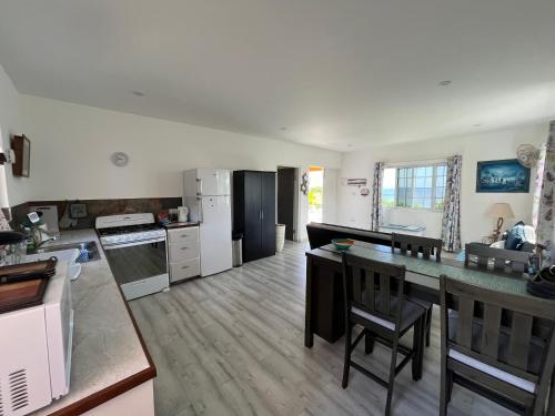 dapur, Waves Villa Guesthouse in Kingstown