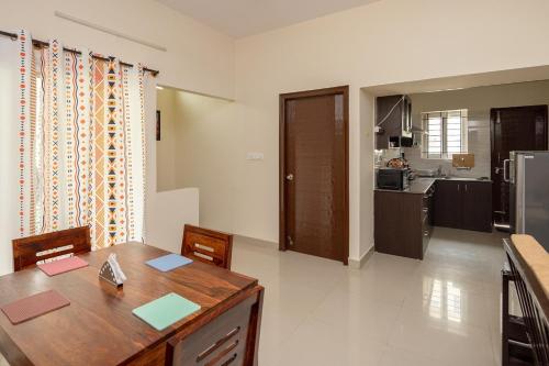 Contemporary apartment with balcony, Bangalore