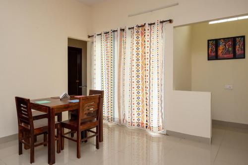 Contemporary apartment with balcony, Bangalore