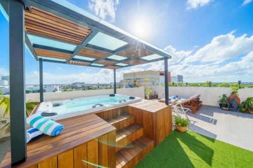 Penthouse with Private Jacuzzi - Three Bedroom, Cancún (photo 10)