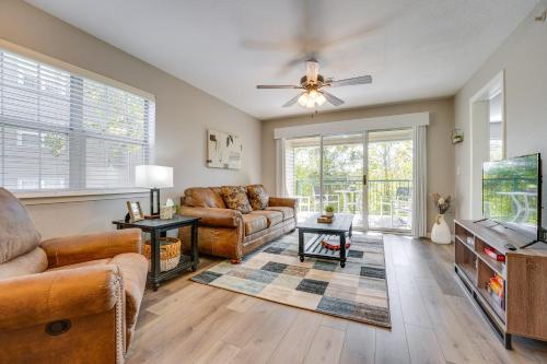 Branson Retreat with Pool Access about 3 Mi to Dtwn in Branson, USA