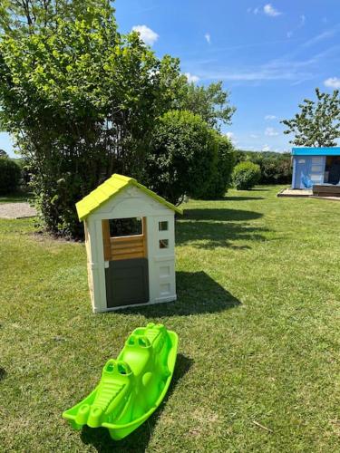 Le Petit Coin with pool, near Aubeterre sur Dronne