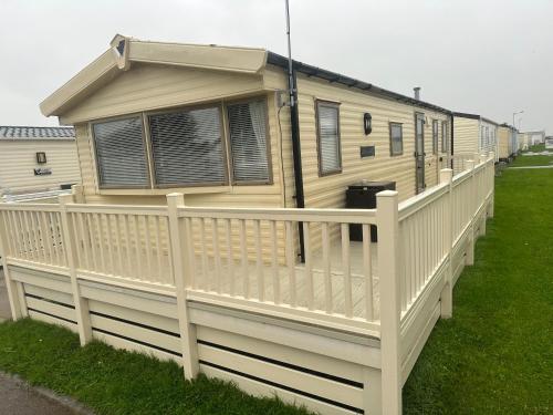 B&B Rhyl - Lyon’s Robin Hood Rhyl caravan sbw - Bed and Breakfast Rhyl