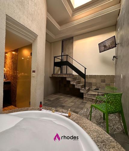 Rhodes Hotel e Motel Recife in กอร์เดย์โร