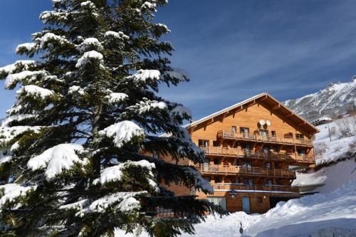 Appartement sur les pistes de ski avec piscine