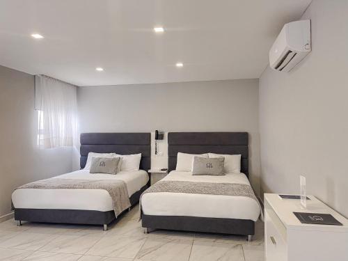 Deluxe Double Room with Two Double Beds image 9