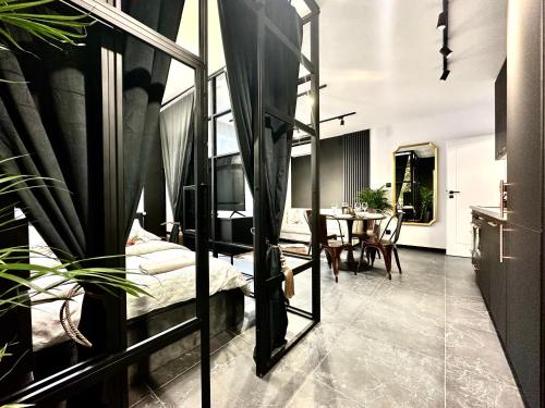 GOLDEN Apartment ~ 1000m Main Square ~ Self Check-In 24h, Wroclaw
