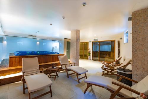 Hotel & Relax Zone Cattleya in Krušuna