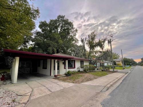 3BR Downtown House with Yard by UF in Gainesville, USA