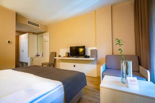 Hotel & Relax Zone Cattleya - main image