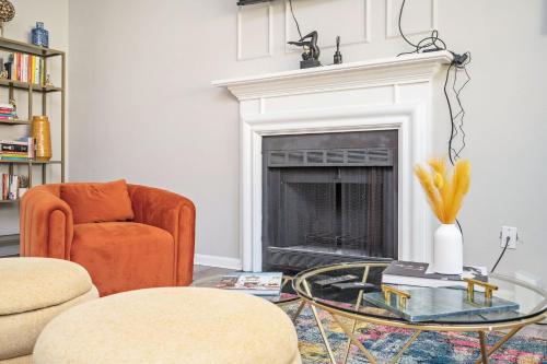Chic 3BR-2BA Decatur Retreat with Stylish Decor in Decatur, USA