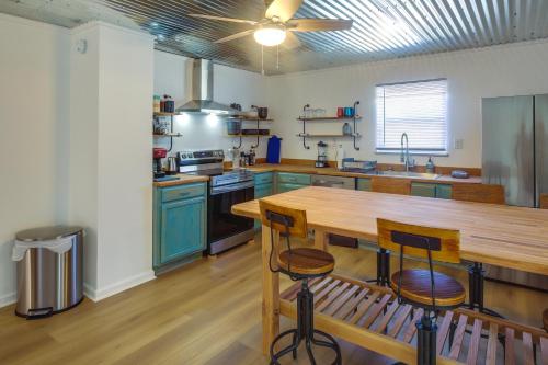 Rustic Whitwell Home with Grill, Near State Parks! in Whitwell, USA